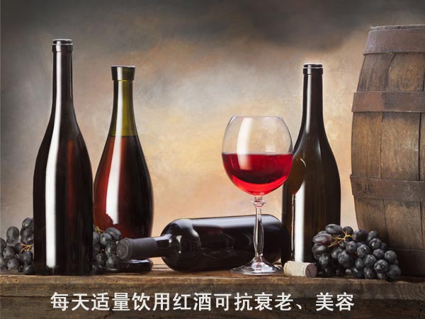 睡前喝红酒好,还是牛奶好?