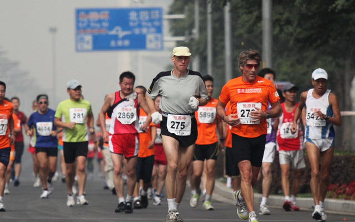 广东马拉松比赛受伤人数达1.2万 引国际关注