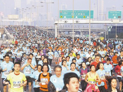 香港马拉松1女子晕倒死亡 专家呼吁科学训练