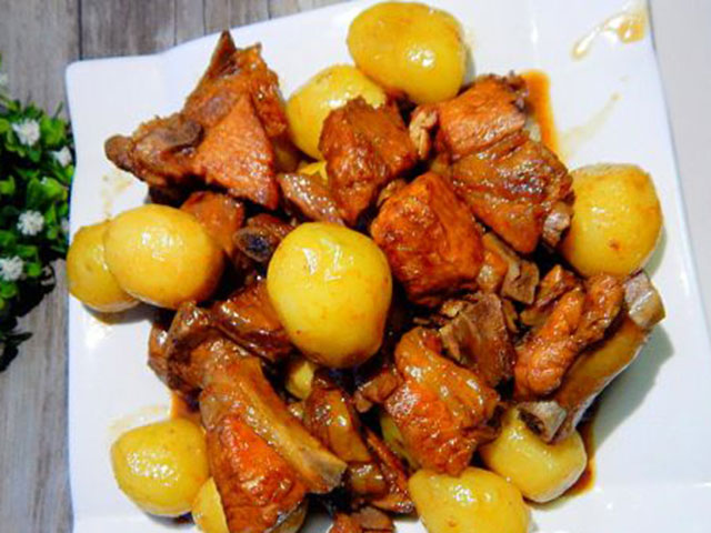 小土豆烧排骨