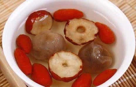 红枣枸杞桂圆肉泡水喝的功效