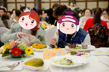 月子客户用餐.jpg