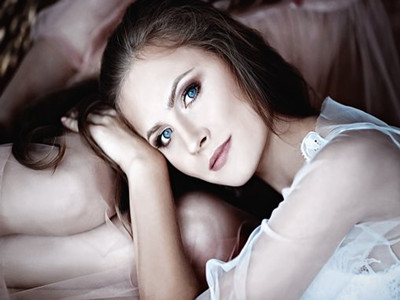 girl-2032802__340_副本.jpg
