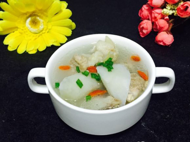 中医 养生食谱 大骨山药汤          这是一道食补汤品,主要食材是